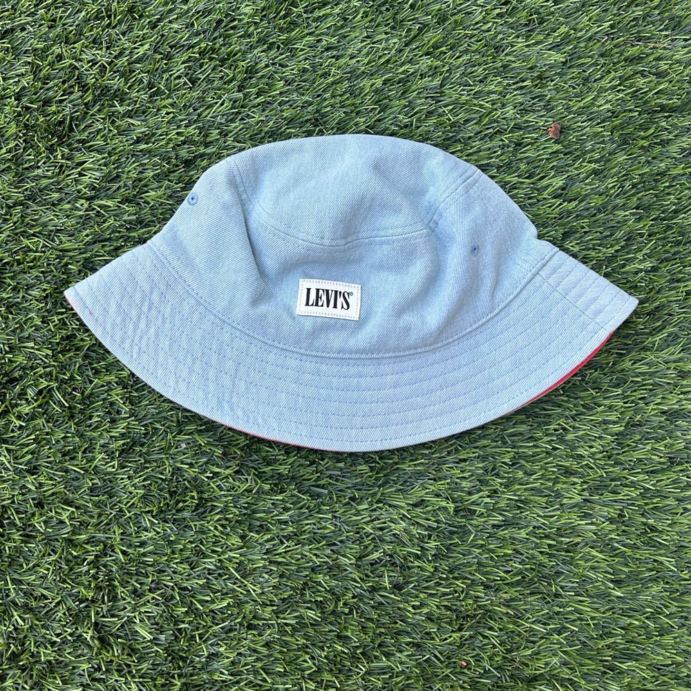 Levi’s reversible bucket hat large